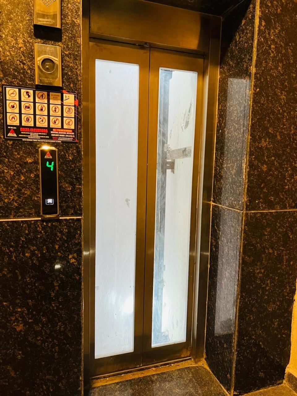 Hotel Riverb New Delhi Exteriör bild