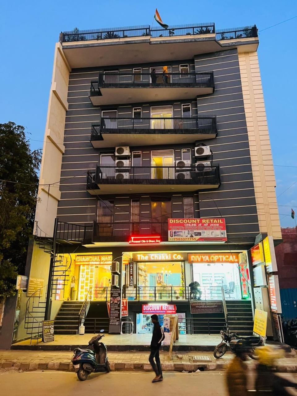 Hotel Riverb New Delhi Exteriör bild