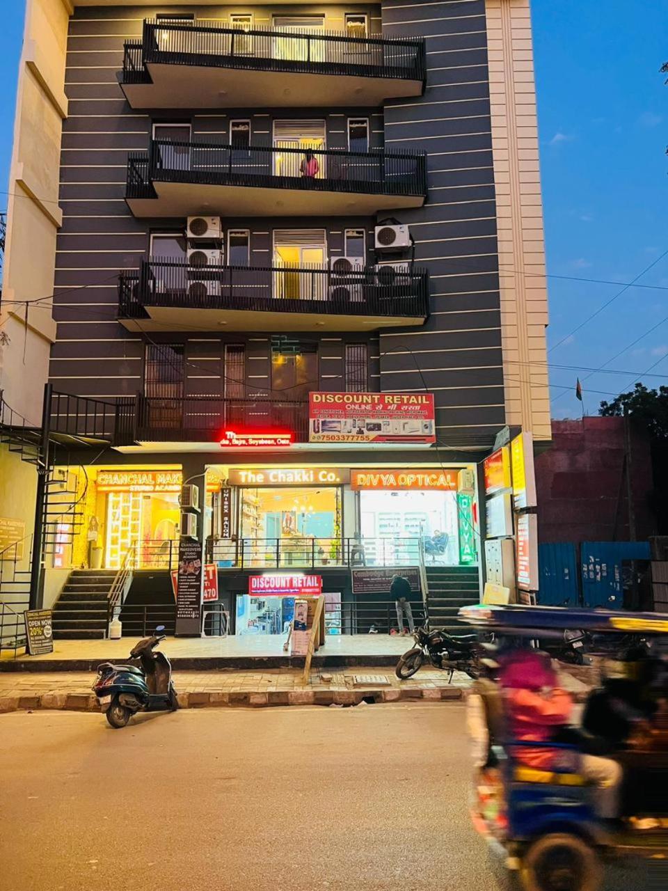 Hotel Riverb New Delhi Exteriör bild