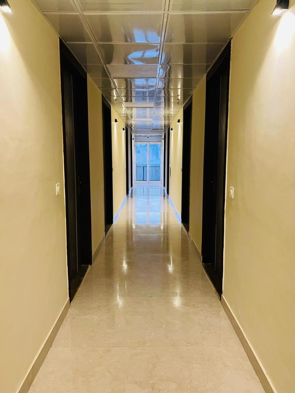 Hotel Riverb New Delhi Exteriör bild