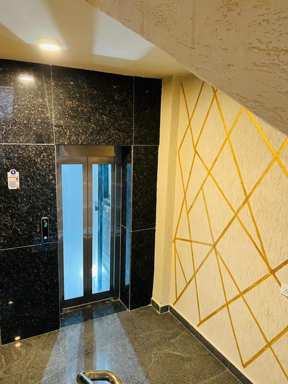 Hotel Riverb New Delhi Exteriör bild