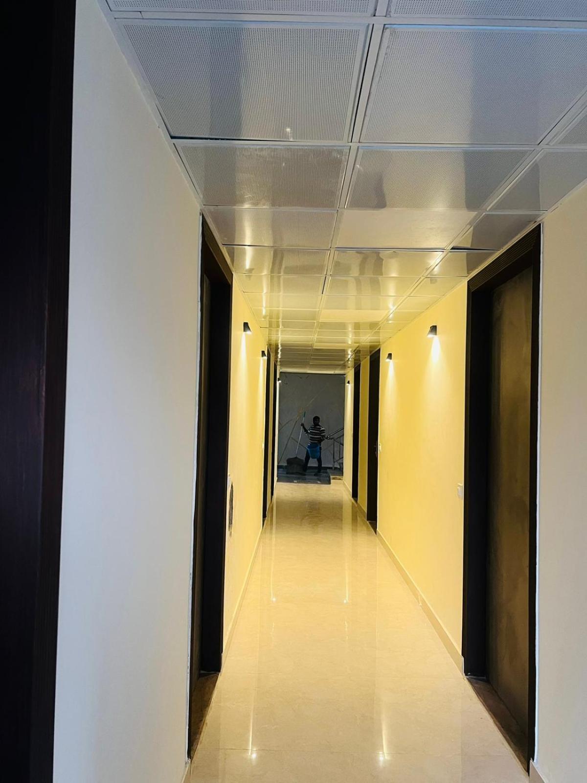 Hotel Riverb New Delhi Exteriör bild