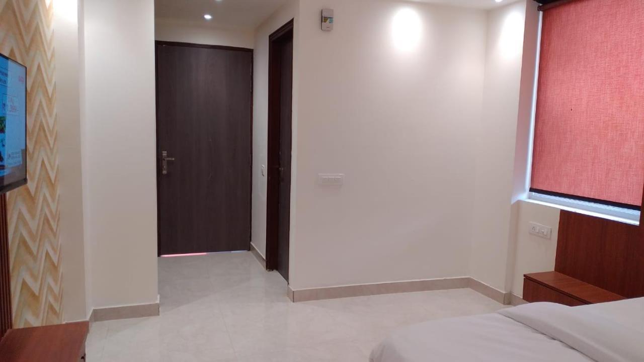 Hotel Riverb New Delhi Exteriör bild