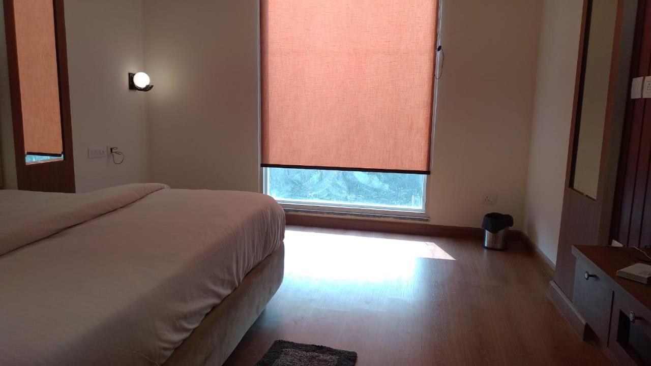 Hotel Riverb New Delhi Exteriör bild